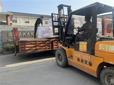 حمل 8 پوند بوسکی به مشتری در پاکستان